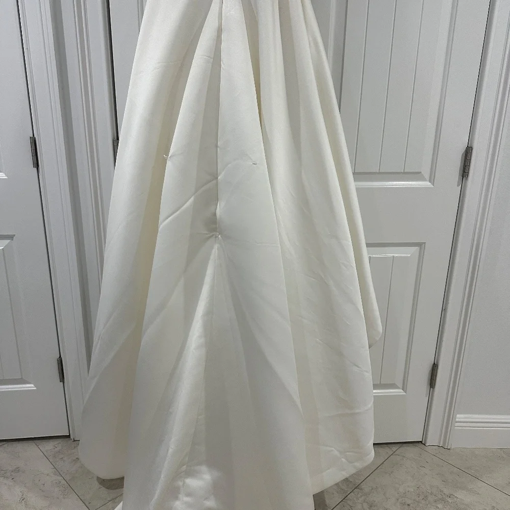 Wedding Dress by ENZOANI - Picture 13 of 16